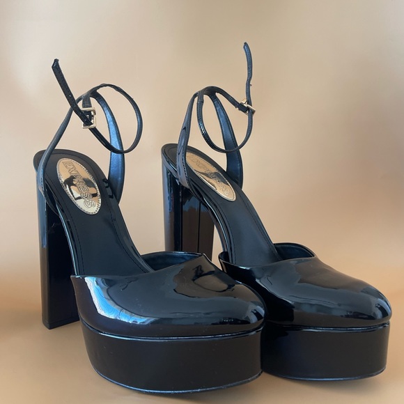 Brian Atwood x Express Rounded Toe Platform Pumps - Picture 3 of 4